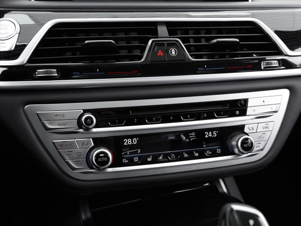 BMW 7 серии, VI (G11/G12) Рестайлинг фото №18