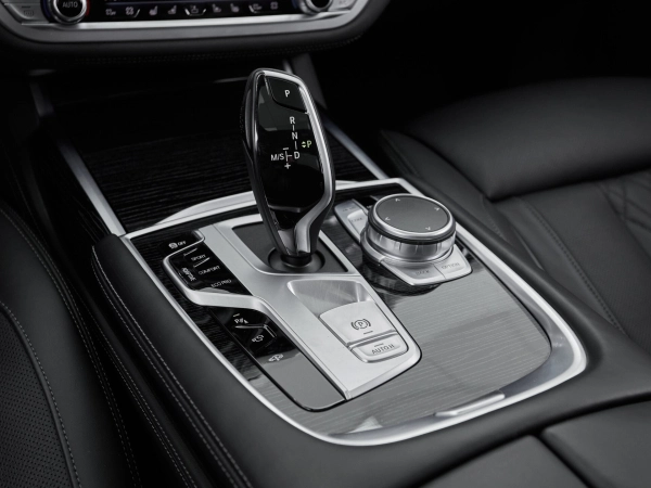 BMW 7 серии, VI (G11/G12) Рестайлинг фото №25
