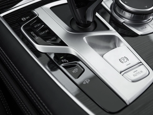 BMW 7 серии, VI (G11/G12) Рестайлинг фото №26
