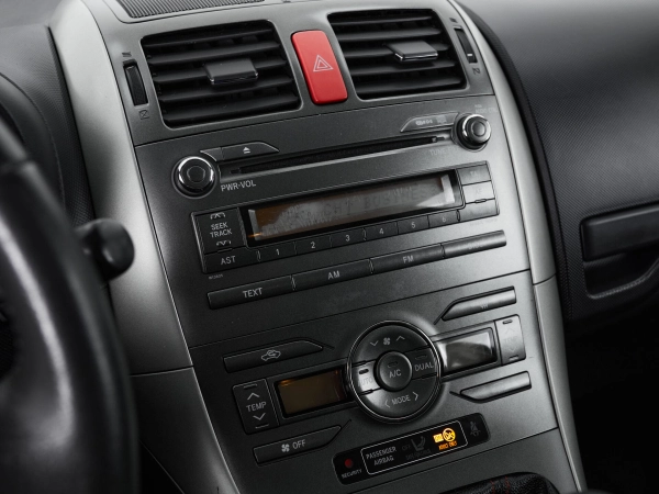 Toyota Auris, I фото №12