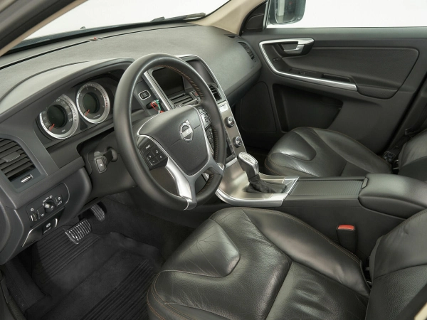 Volvo XC60, I Рестайлинг фото №11