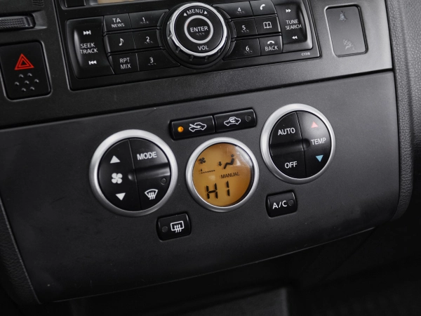 Nissan Tiida, I фото №11