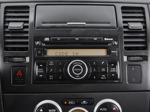 Nissan Tiida, I фото №12