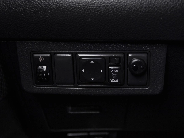 Nissan Tiida, I фото №13