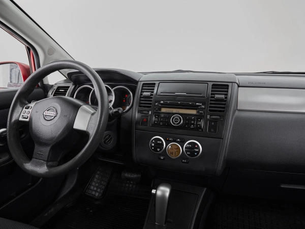 Nissan Tiida, I фото №9