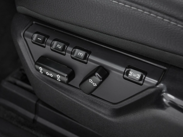 Volvo XC90, I Рестайлинг фото №11