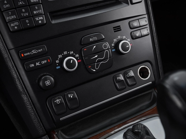 Volvo XC90, I Рестайлинг фото №12