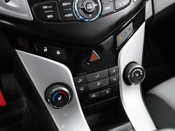 Chevrolet Cruze, I Рестайлинг фото №12