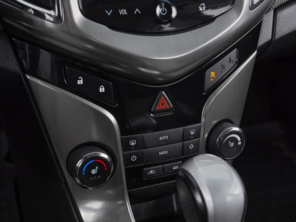 Chevrolet Cruze, I Рестайлинг фото №13
