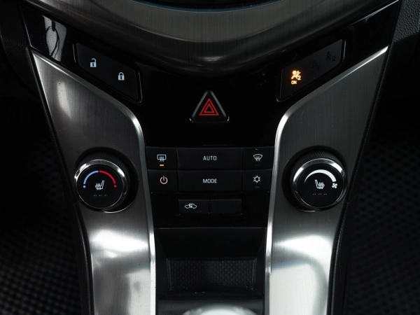 Chevrolet Cruze, I Рестайлинг фото №16