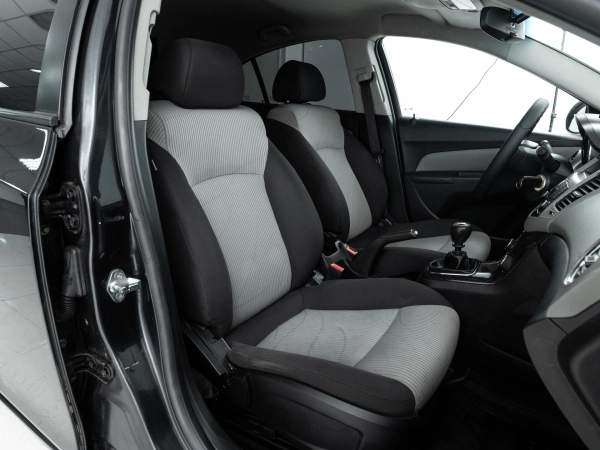 Chevrolet Cruze, I Рестайлинг фото №11