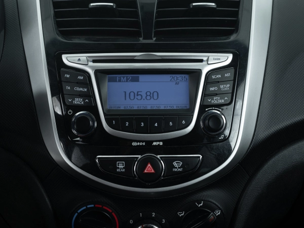 Hyundai Solaris, I фото №14