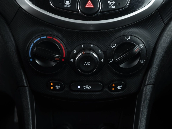 Hyundai Solaris, I фото №15