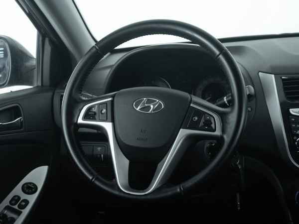 Hyundai Solaris, I фото №16