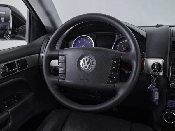 Volkswagen Touareg, I Рестайлинг фото №11