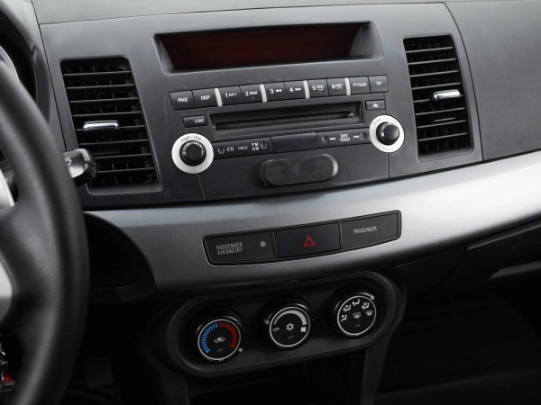 Mitsubishi Lancer, X фото №12