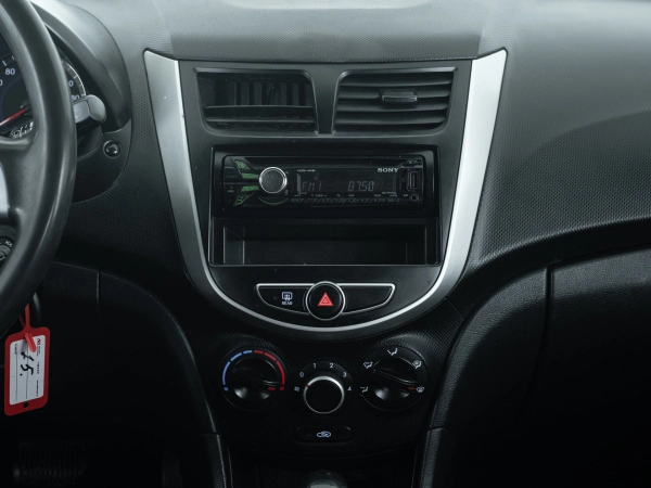 Hyundai Solaris, I фото №14