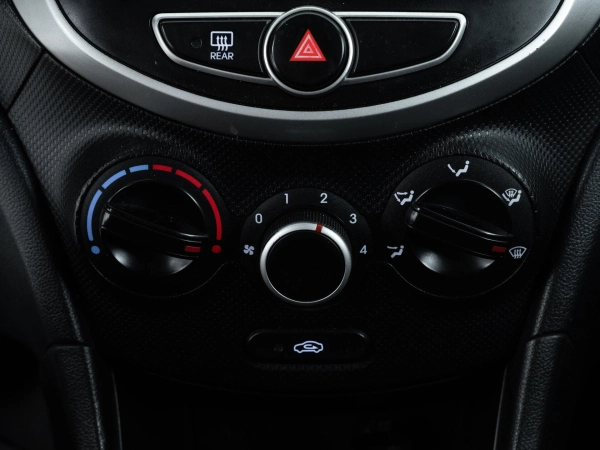 Hyundai Solaris, I фото №15