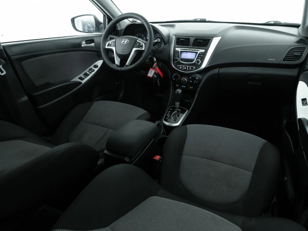 Hyundai Solaris, I фото №10