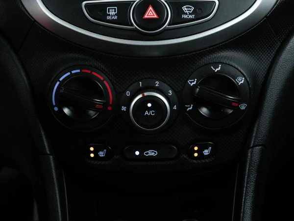 Hyundai Solaris, I фото №11