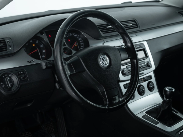 Volkswagen Passat, B6 фото №12