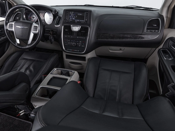 Chrysler Town & Country, V Рестайлинг фото №10