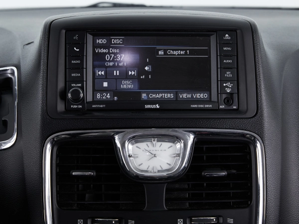 Chrysler Town & Country, V Рестайлинг фото №14