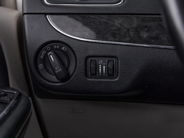 Chrysler Town & Country, V Рестайлинг фото №17