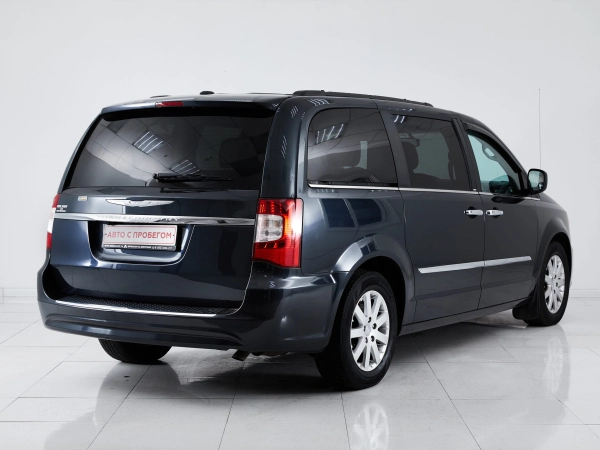 Chrysler Town & Country, V Рестайлинг фото №4