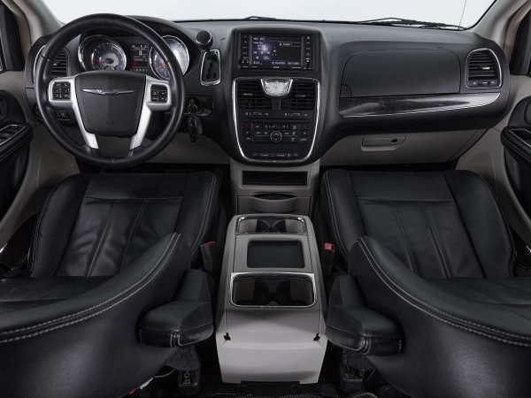 Chrysler Town & Country, V Рестайлинг фото №8