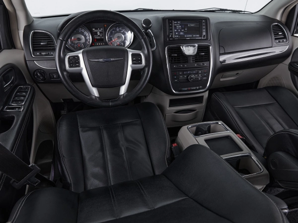 Chrysler Town & Country, V Рестайлинг фото №9