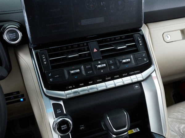 Toyota Land Cruiser, 300 Series фото №17