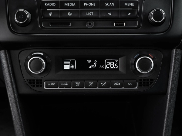 Volkswagen Polo, V фото №16