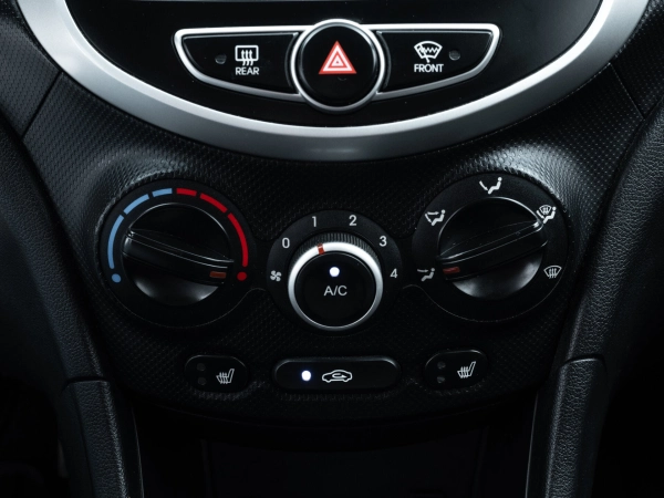 Hyundai Solaris, I фото №16