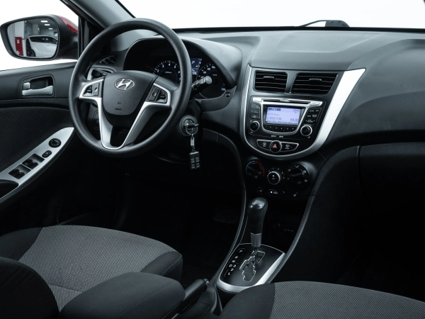 Hyundai Solaris, I фото №17
