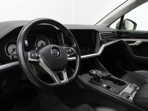 Volkswagen Touareg, III фото №12