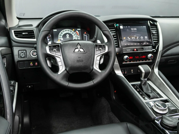Mitsubishi Pajero Sport, III Рестайлинг фото №11