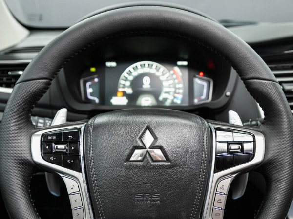Mitsubishi Pajero Sport, III Рестайлинг фото №12
