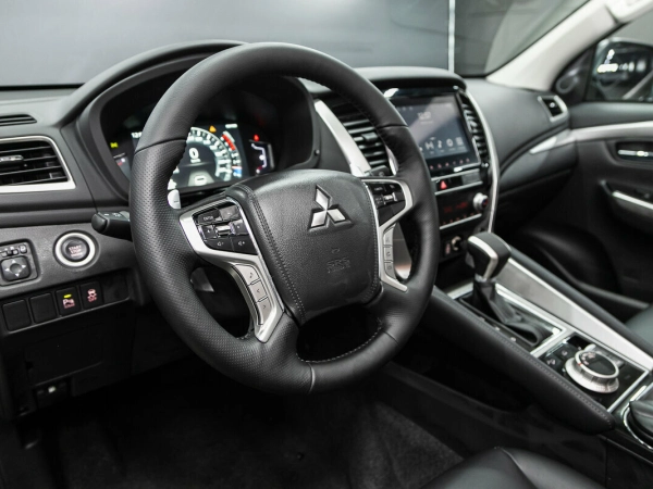 Mitsubishi Pajero Sport, III Рестайлинг фото №8
