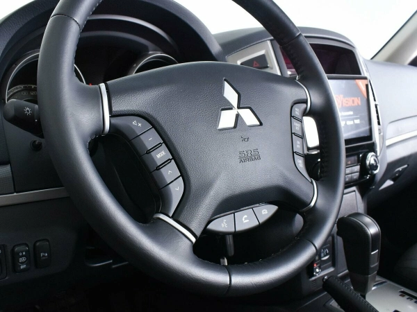 Mitsubishi Pajero, IV Рестайлинг 2 фото №11