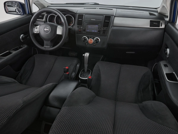 Nissan Tiida, I Рестайлинг фото №10