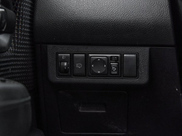 Nissan Tiida, I Рестайлинг фото №14