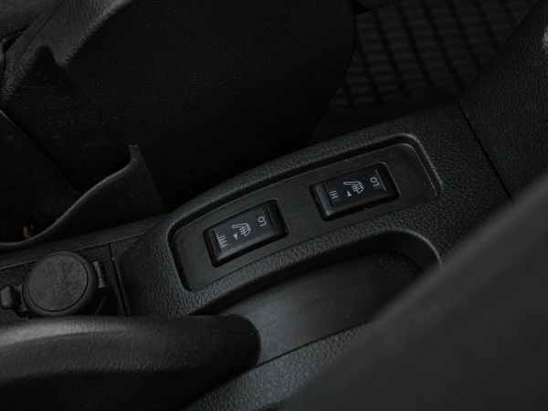 Nissan Tiida, I Рестайлинг фото №16