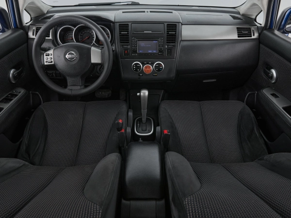 Nissan Tiida, I Рестайлинг фото №8