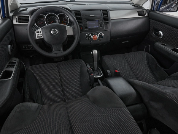 Nissan Tiida, I Рестайлинг фото №9