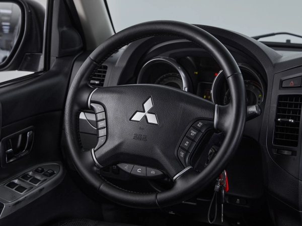 Mitsubishi Pajero, IV Рестайлинг 1 фото №16
