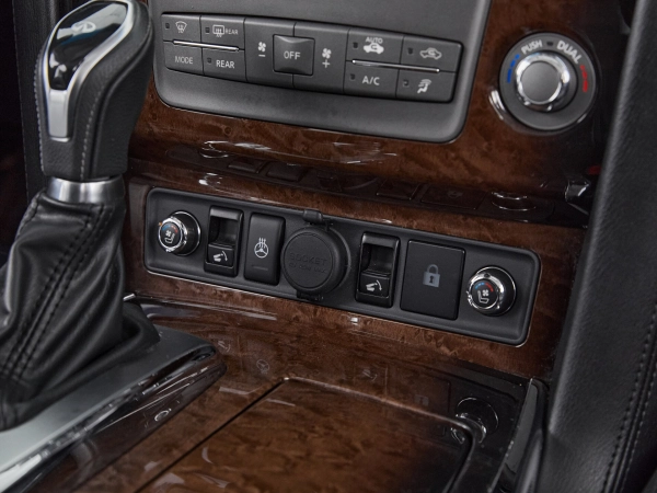 Infiniti QX56, II фото №17