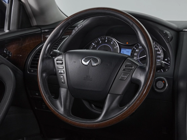 Infiniti QX56, II фото №18