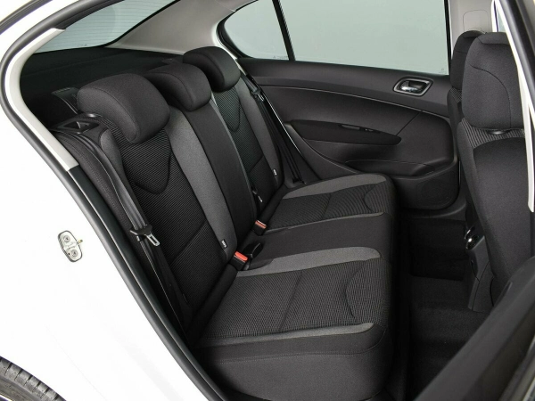 Peugeot 408, I Рестайлинг фото №9