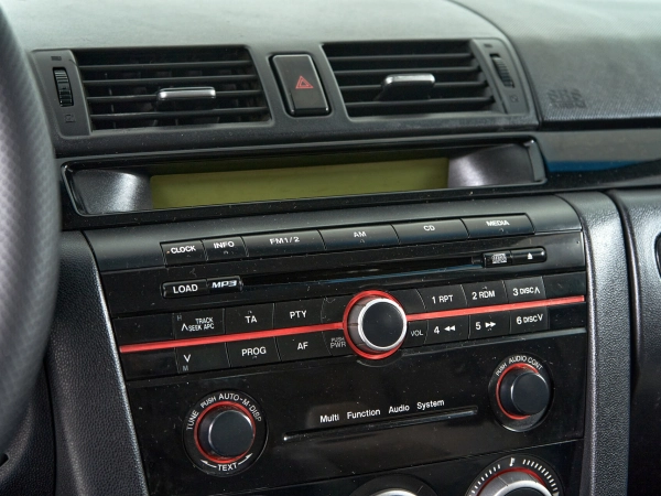 Mazda 3, I (BK) Рестайлинг фото №18